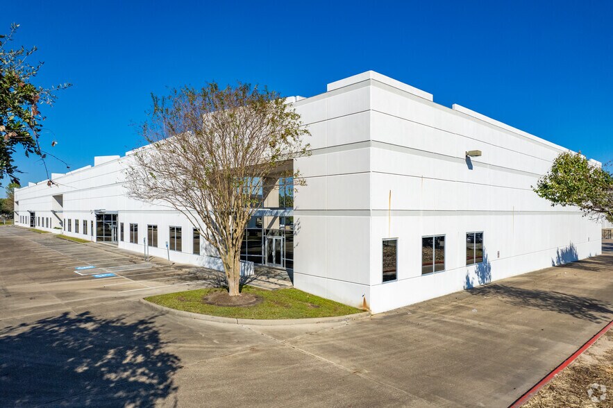 More Photos Of 8801-8872 Fallbrook Dr, Houston Unknown For Lease