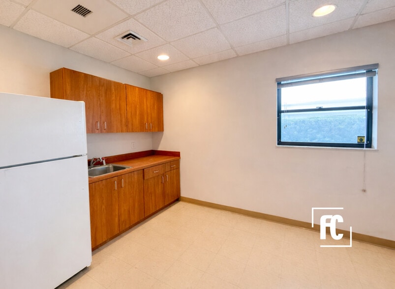 More Photos Of 835 SE Osceola St, Stuart Office Residential For Sale