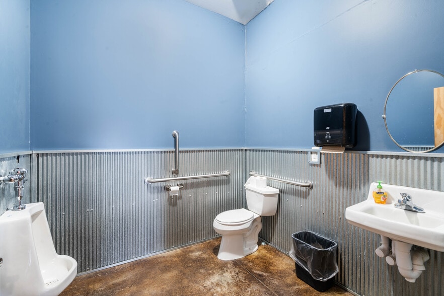 More Photos Of 54 Thomson Rd, Esko General Retail For Sale