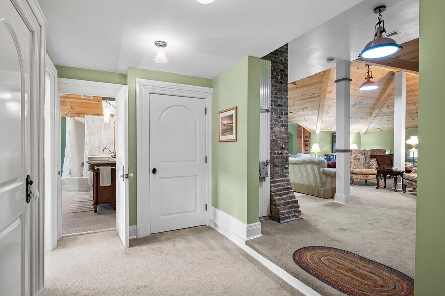 More Photos Of 403 E Adams St, Sandusky Hospitality For Sale