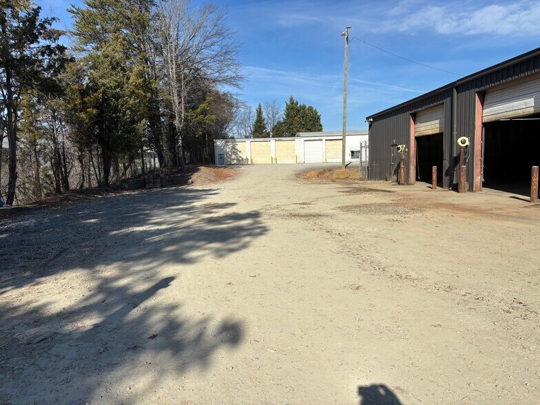 More Photos Of 2846 Sparta Ave, Charlotte Warehouse For Lease