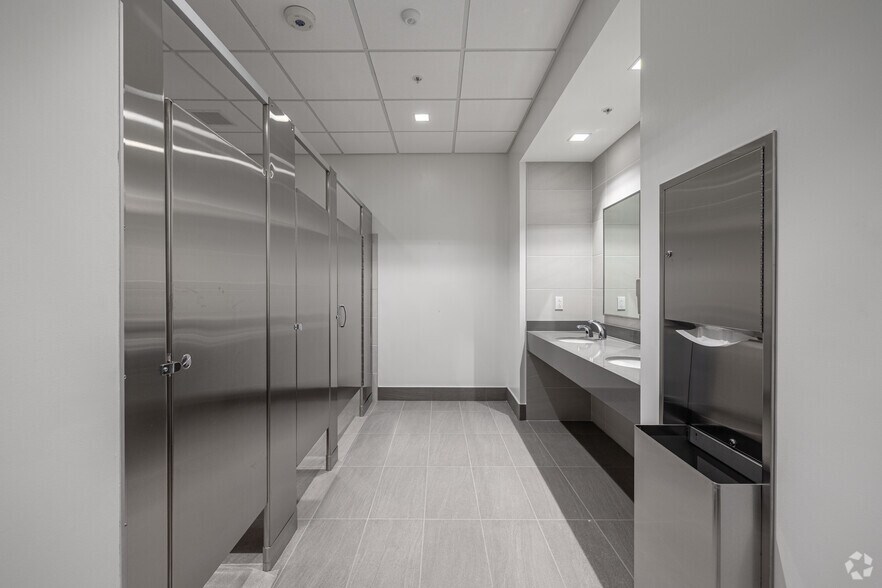 More Photos Of 1305 Furnace Rd, Linthicum Heights Distribution For Lease