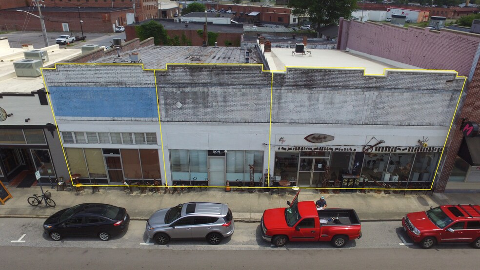 More Photos Of 811 Dickinson Ave, Greenville General Retail For Sale