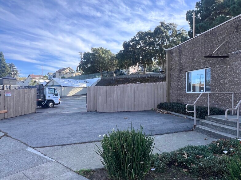 More Photos Of 253 Tewksbury Ave, Richmond Office For Sale