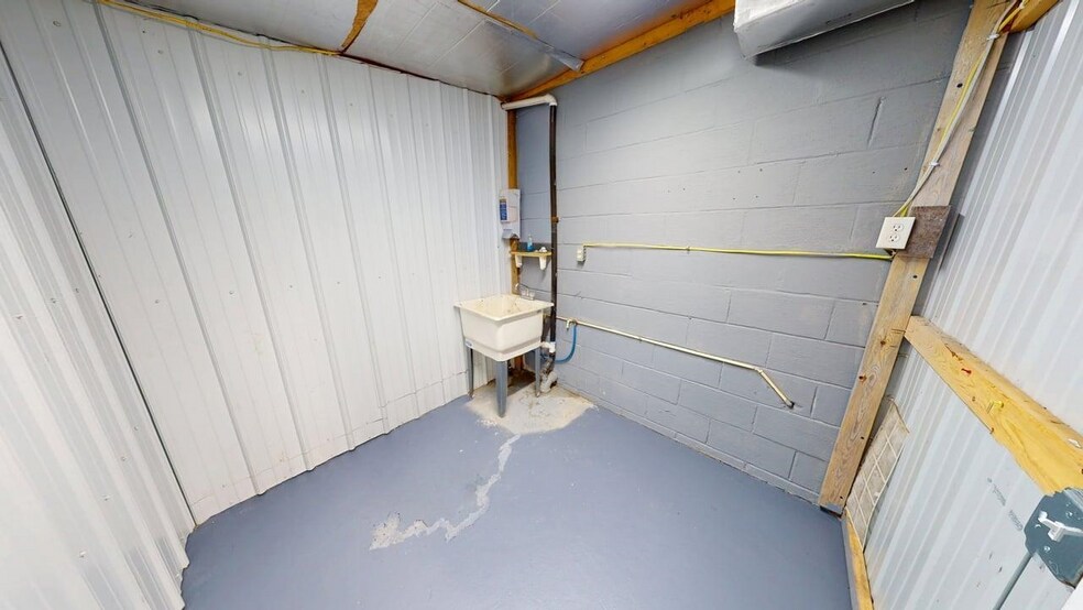 More Photos Of 1541 State Route 7, Gallipolis Flex For Lease