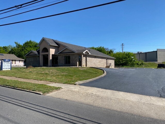 More Photos Of 814 Union St, Shelbyville Office For Lease