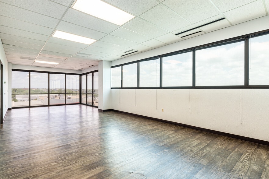More Photos Of 305 NE Loop 820, Hurst Office For Lease