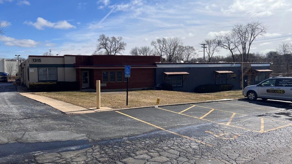More Photos Of 1315 E Main St, St Charles Warehouse For Sale