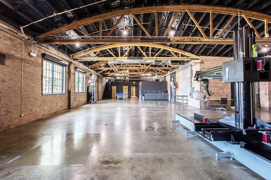 Primary Photo Of 548 N Sacramento Blvd, Chicago Industrial For Sale