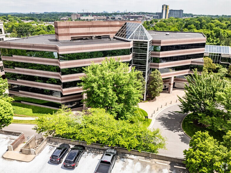 More Photos Of 1 Burton Hills Blvd, Nashville Unknown For Lease