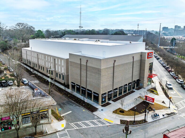 More Photos Of 597 Cooledge Ave NE, Atlanta Self Storage For Lease