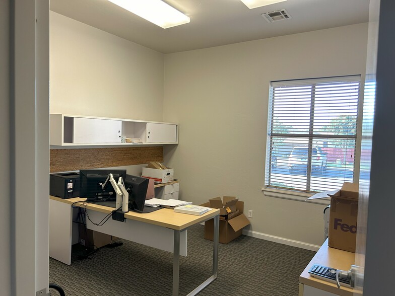 More Photos Of 7015 N Robinson Ave, Oklahoma City Office For Lease