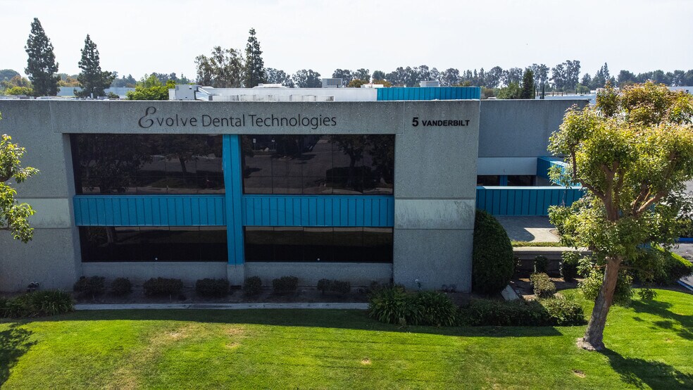 More Photos Of 5 Vanderbilt, Irvine Light Manufacturing For Sale