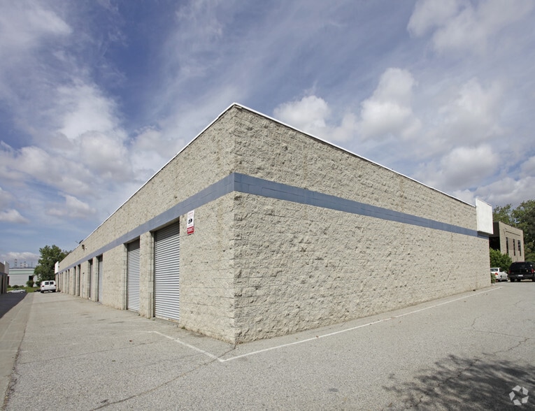 Primary Photo Of 27734 Avenue Scott, Valencia Service For Lease