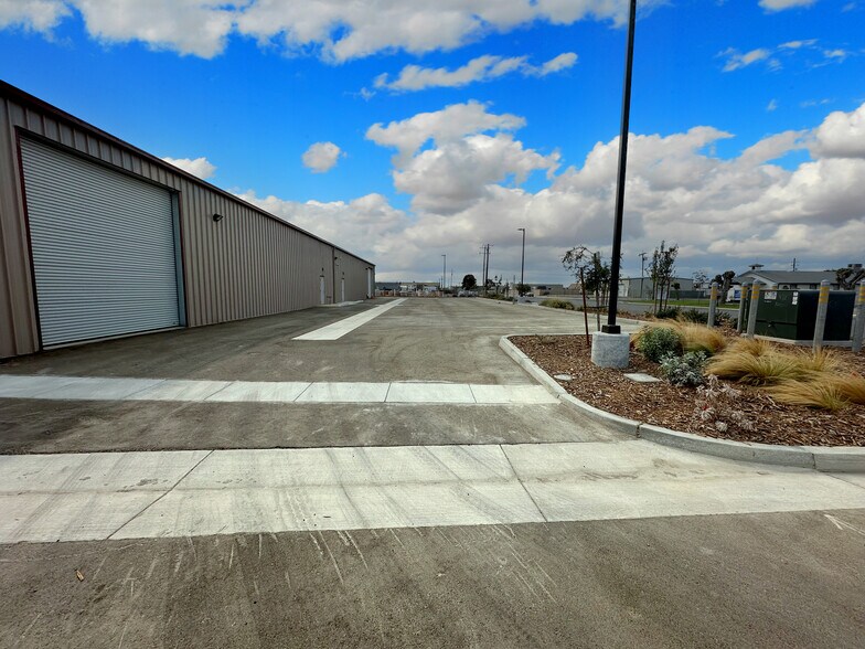 More Photos Of 205 Quantico Ave, Bakersfield Warehouse For Sale