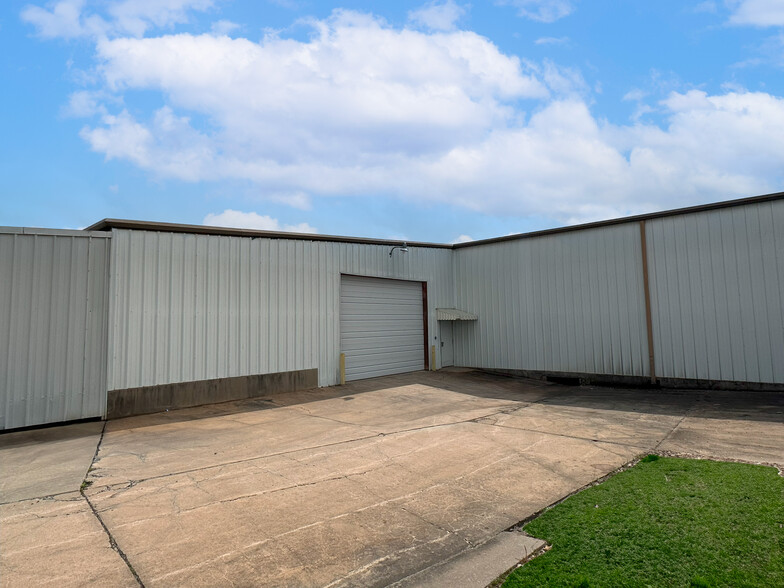 Primary Photo Of 1703 Industrial Blvd, Brenham Manufacturing For Lease