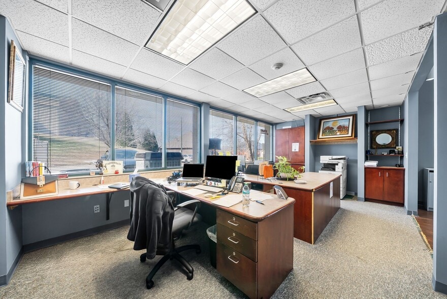More Photos Of 112 Center Ct, Clarksville Office Residential For Sale