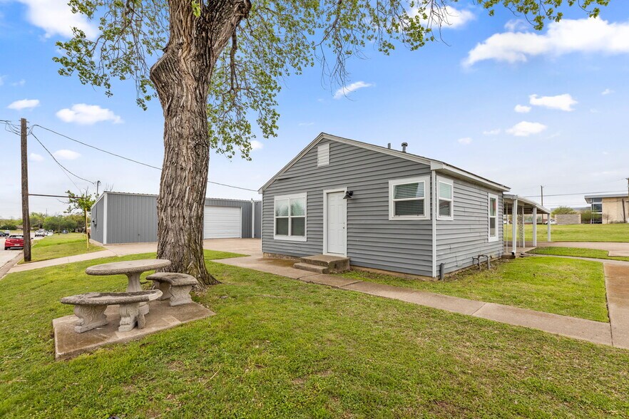 More Photos Of 6826 Baker Blvd, Richland Hills Light Manufacturing For Lease