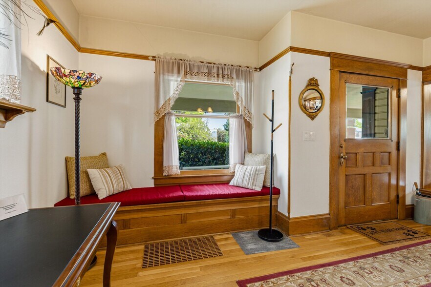 More Photos Of 340 NW 7th St, Corvallis Office Residential For Sale