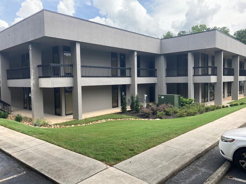 More Photos Of 5825 Glenridge Dr NE, Sandy Springs Unknown For Lease