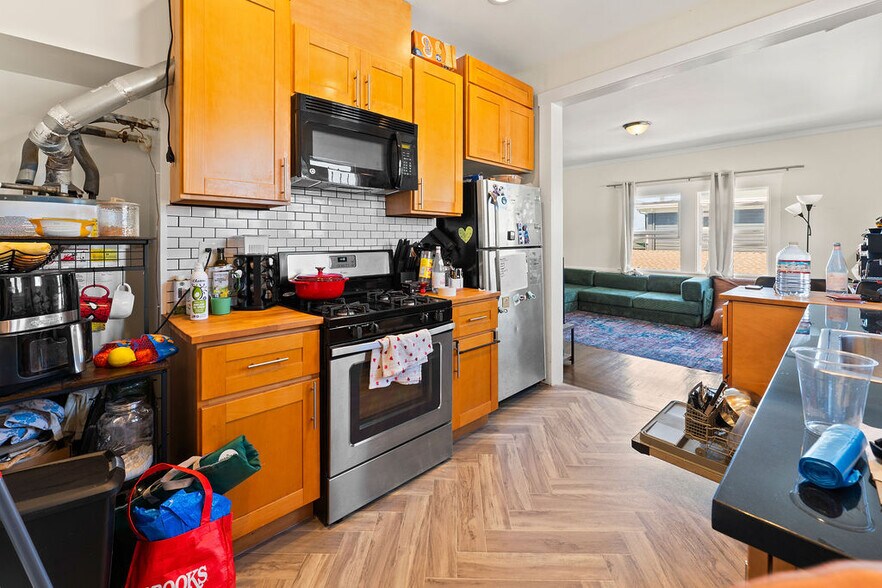 More Photos Of 646 42nd, Oakland Apartments For Sale