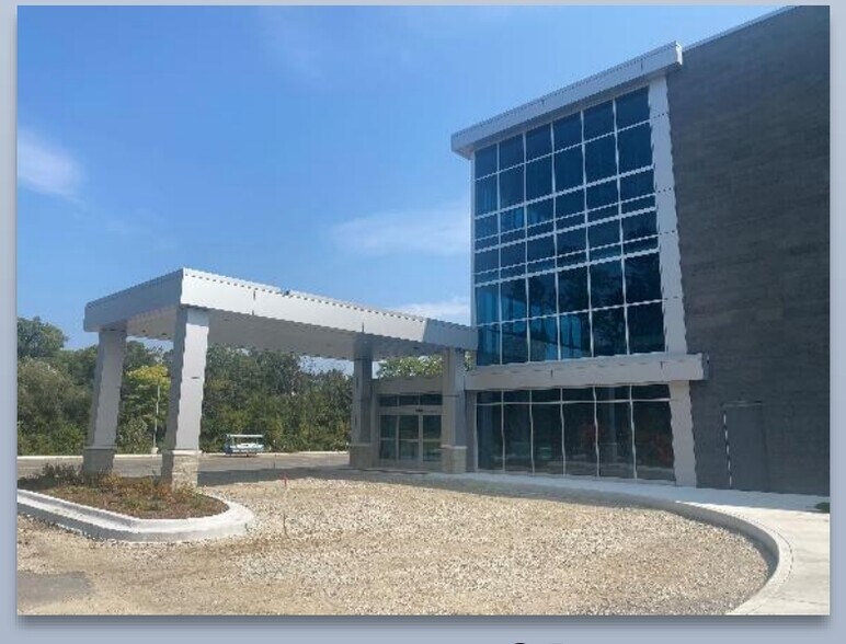 More Photos Of 1405 E South Blvd, Rochester Hills Medical For Lease