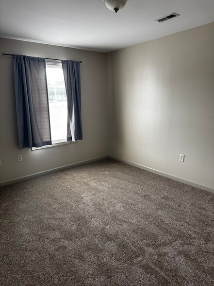 More Photos Of 1325 S Lillian Ave, Bolivar Apartments For Sale