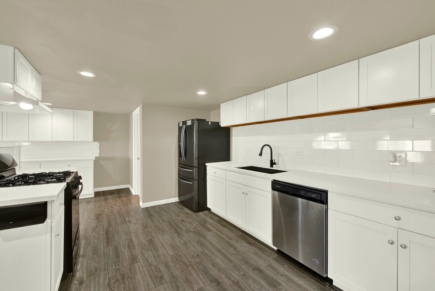 More Photos Of 124 S Porter Rd, Dixon Service For Sale
