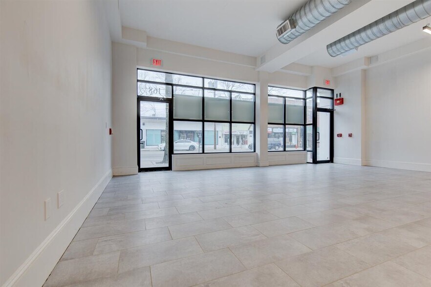 More Photos Of 166 Main St, Port Washington Storefront For Lease