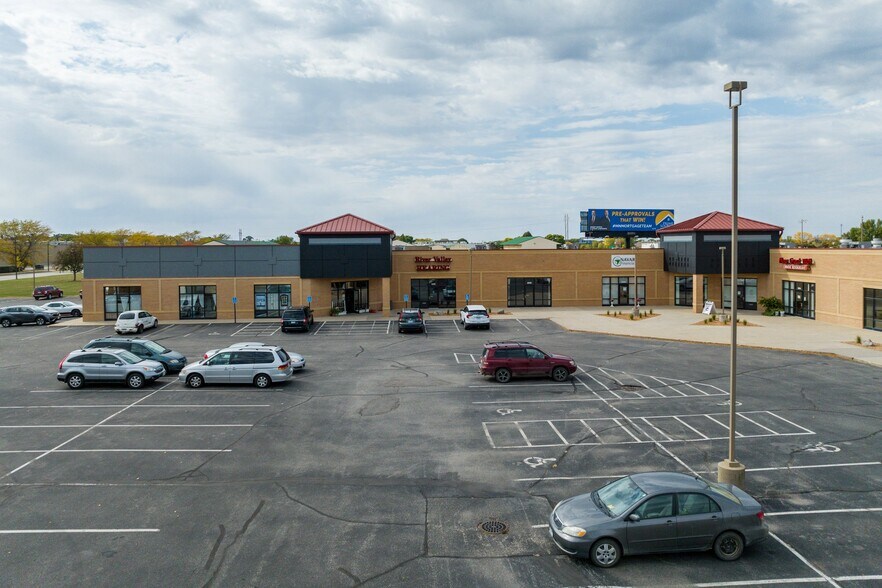 More Photos Of 1802-1838 Commerce Dr, North Mankato Freestanding For Lease