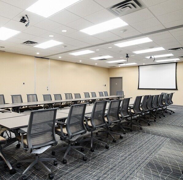 More Photos Of 1503 Fletcher Rd, Saskatoon Office For Lease