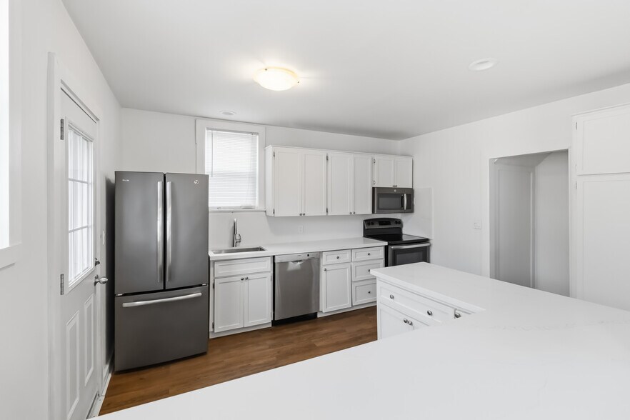 More Photos Of 250 Plains Rd W, Burlington Multifamily For Sale