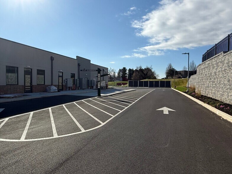 More Photos Of 703-715 Poplar Church Rd, Camp Hill General Retail For Sale