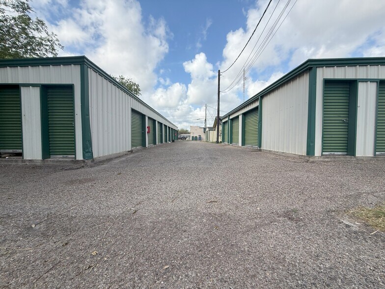 Primary Photo Of 1605 10th St, Corpus Christi Specialty For Sale
