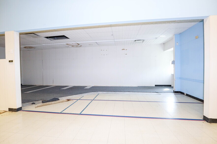 More Photos Of 902 N Lewis St, Glenville Drugstore For Sale