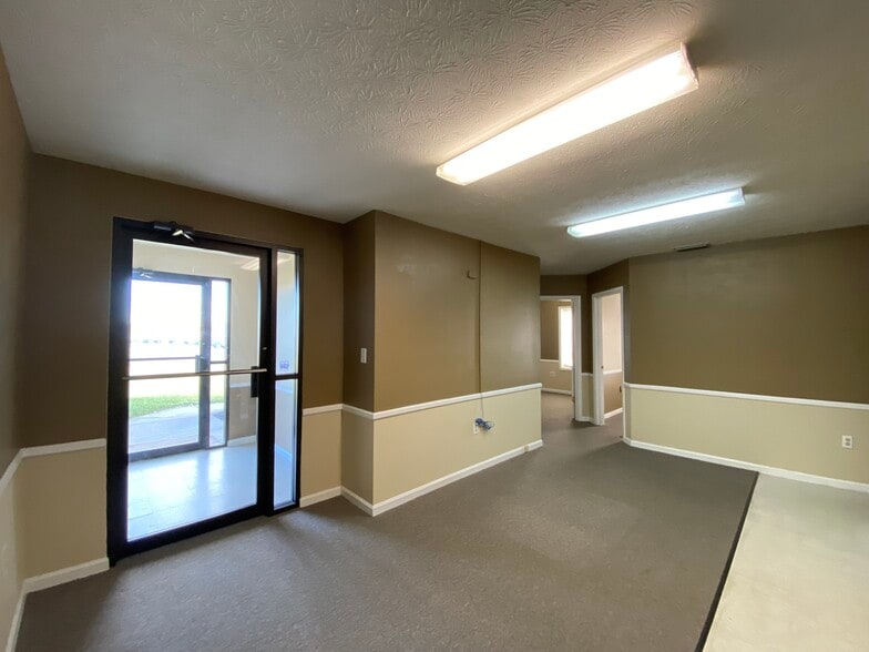 More Photos Of 275 McGhee Rd, Winchester Manufacturing For Lease