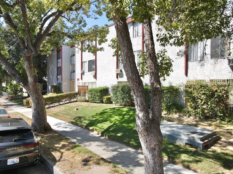 Primary Photo Of 819 Wright Ave, Pasadena Apartments For Sale