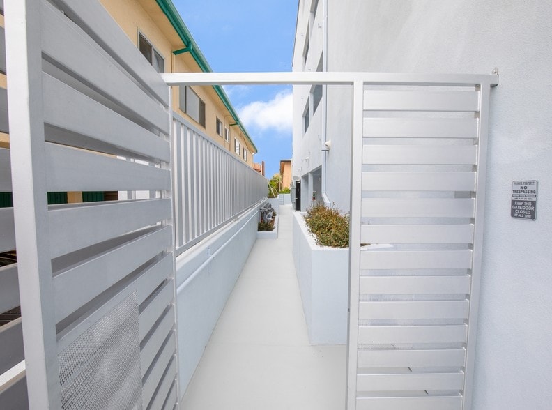 More Photos Of 1545 S Fairfax Ave, Los Angeles Apartments For Sale