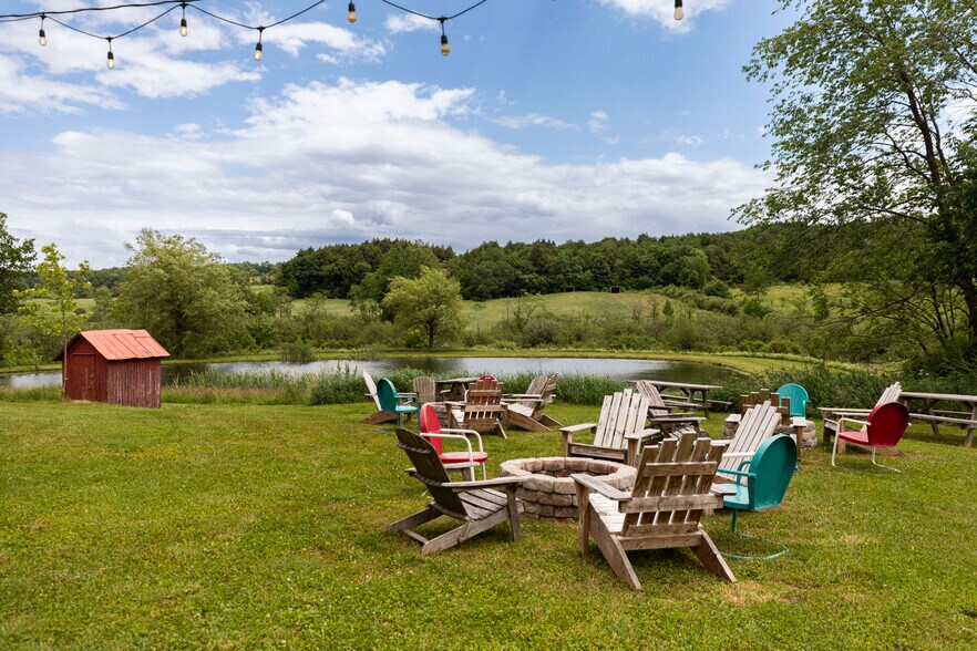 More Photos Of 538 N Harpersfield Rd, Jefferson Specialty For Sale