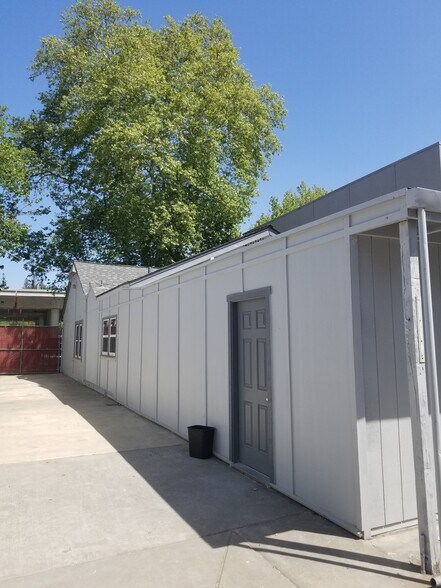 More Photos Of 2122 X St, Sacramento Flex For Sale