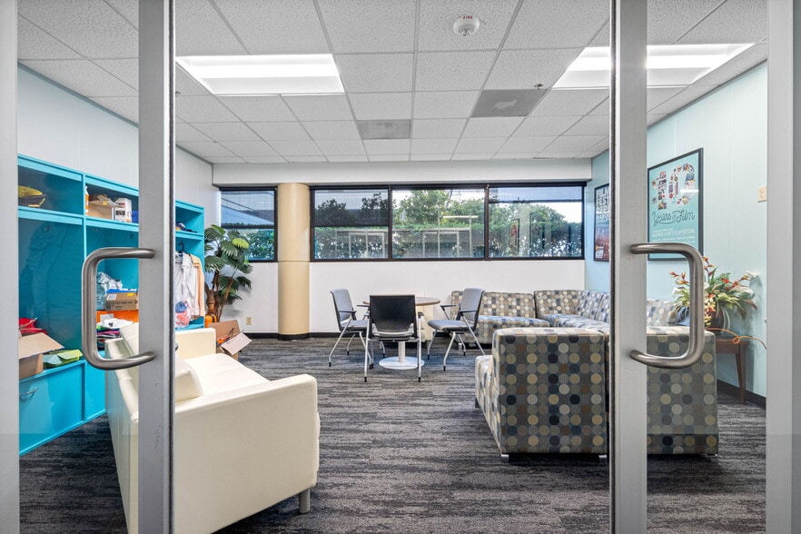 More Photos Of 6801 E Hillsborough Ave, Tampa Office Residential For Sale