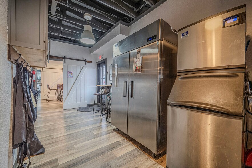 More Photos Of 109 N Main St, Seminole Restaurant For Sale