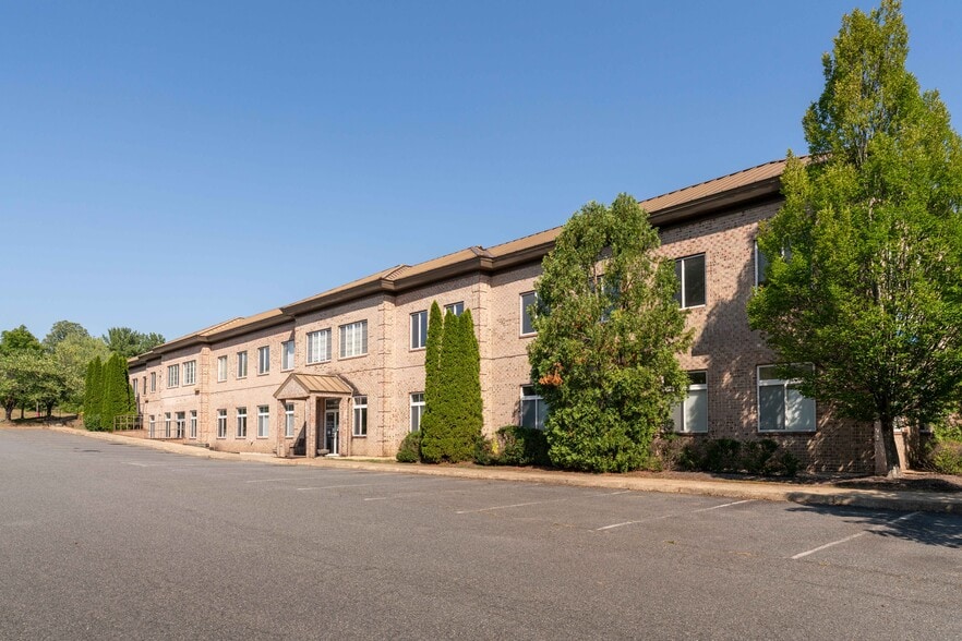 More Photos Of 1410 Incarnation Dr, Charlottesville Medical For Sale