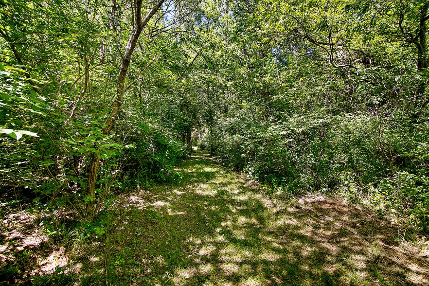 More Photos Of 3209 N State Rt 1, Saint Anne Flex For Sale