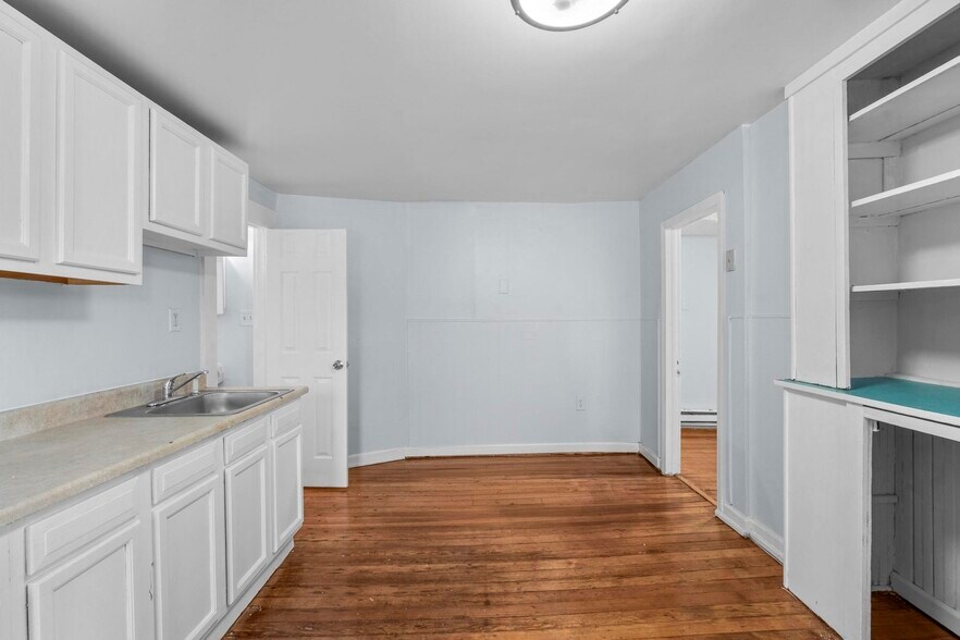More Photos Of 156 Orange St, Waterbury Apartments For Sale