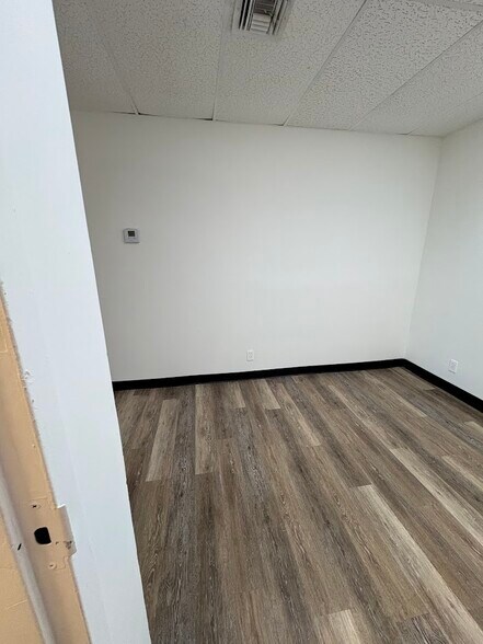 More Photos Of 2001 N Dixie Hwy, Pompano Beach Storefront Retail Office For Lease