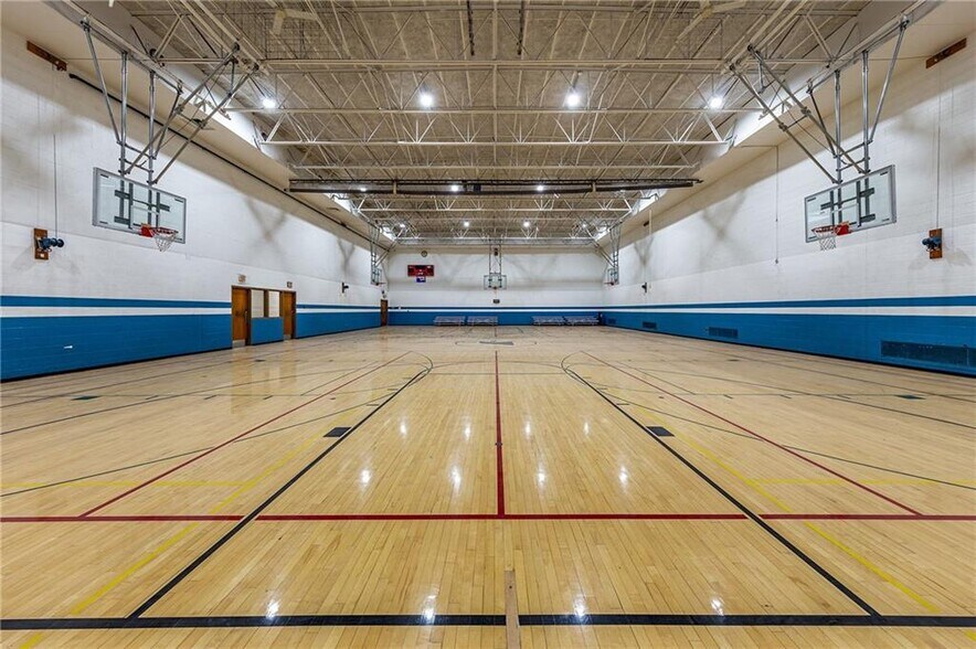 More Photos Of 315 S 6th St, Saint Joseph Sports And Entertainment For Lease