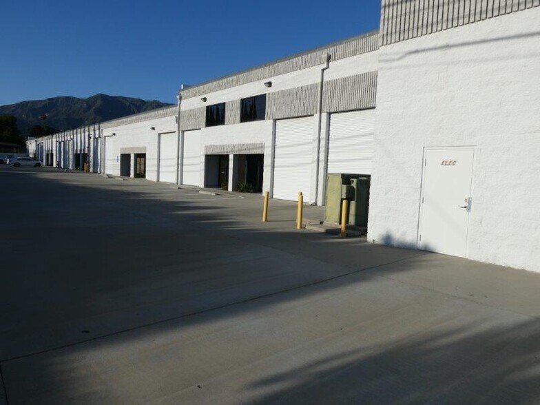 More Photos Of 787 W Woodbury Rd, Altadena Warehouse For Lease