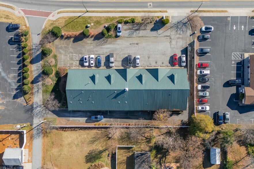 More Photos Of 1011 Lindsay St, High Point Medical For Sale