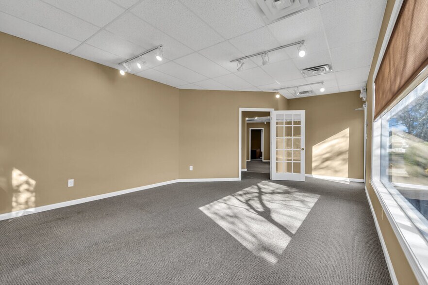 More Photos Of 1 Dag Hammarskjold Blvd, Howell Medical For Lease